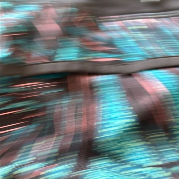 Lululemon tropical Patterned Shorts Sz 4 EUC - Picture 3 of 5